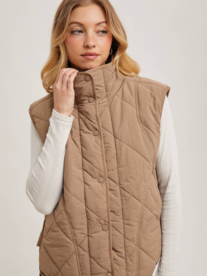 Bluivy - Wholesale Outerwear Vest - Women's - BUTTON DOWN QUILTED PUFFER VEST WITH POCKETS