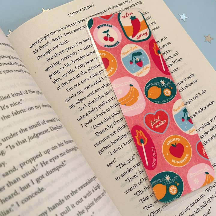 Signet plastifié avec des autocollants de fruits et des clichés littéraires pour la vente par Little Crayon Co.