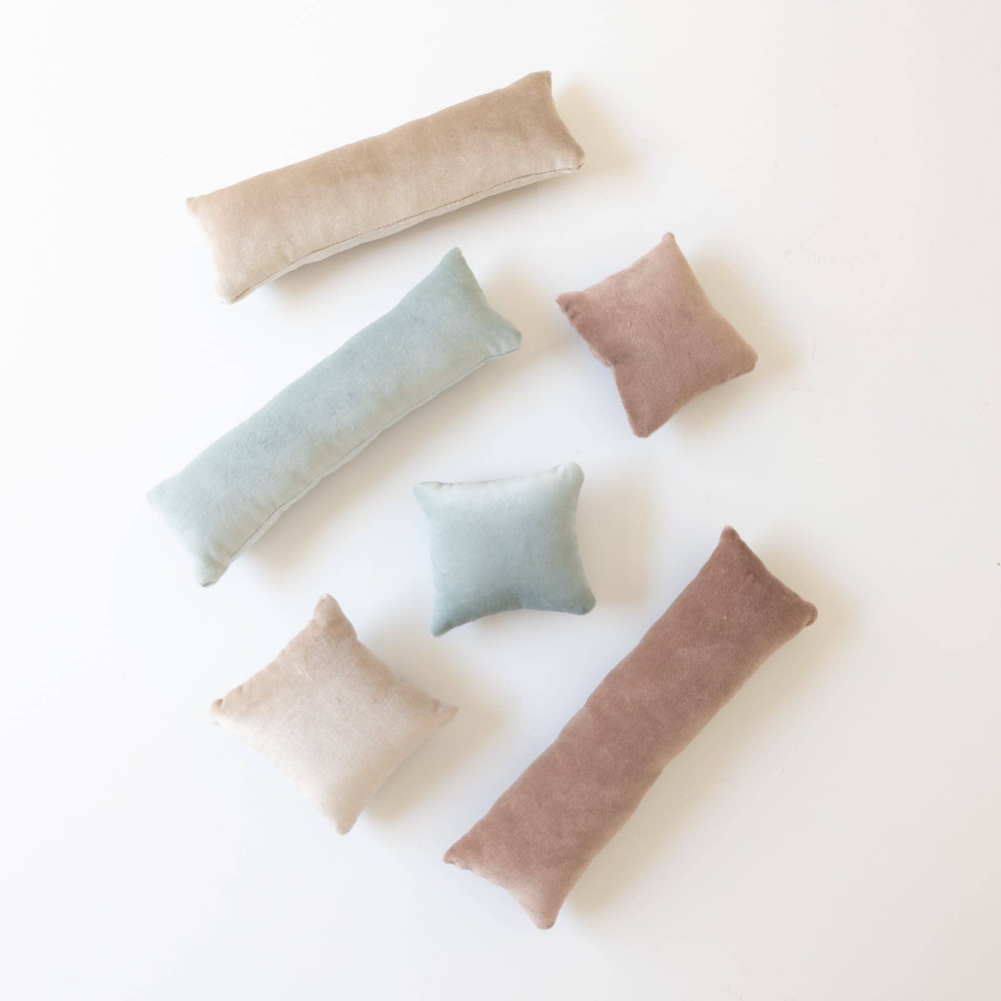 Giftora Wholesale - Wholesale Jewelry Stand & Display - Jewelry Display Pillow - Blue1