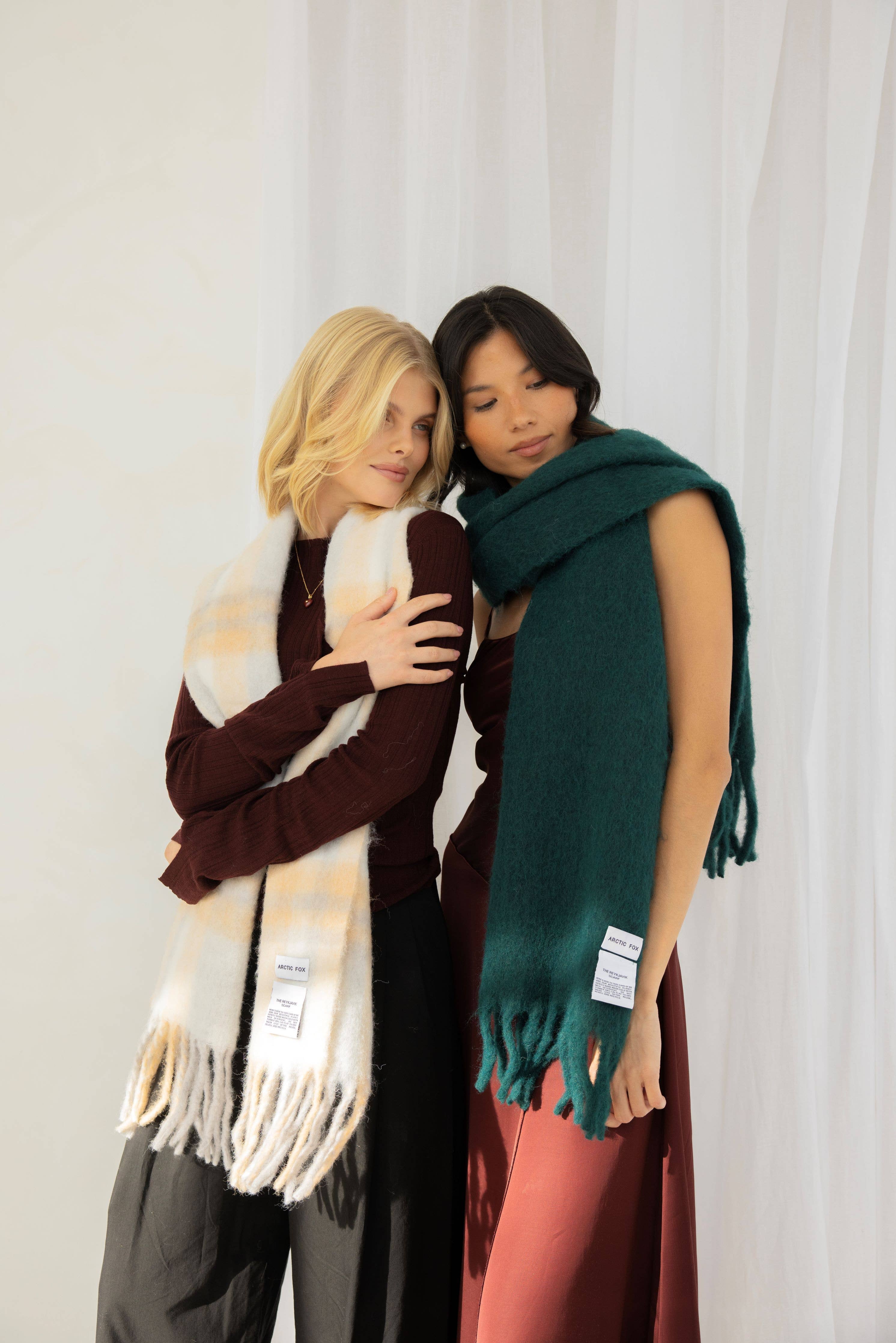 ARCTIC FOX & CO. – Großhandel Schal – Unisex – Der Reykjavik-Schal mit RWS-Wolle - Dunkler Wald - AW259