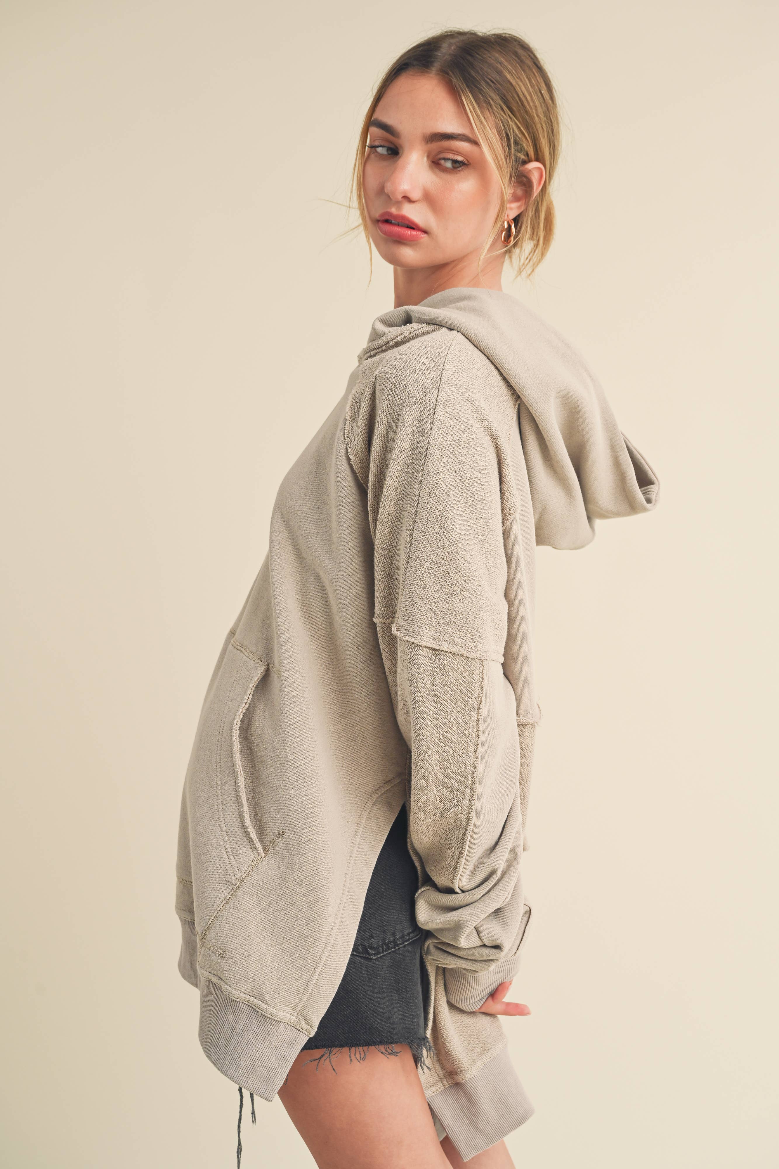 AEMI + CO – wholesale Hoodie – Women's – 966CK Deb Washed Hoodie 589