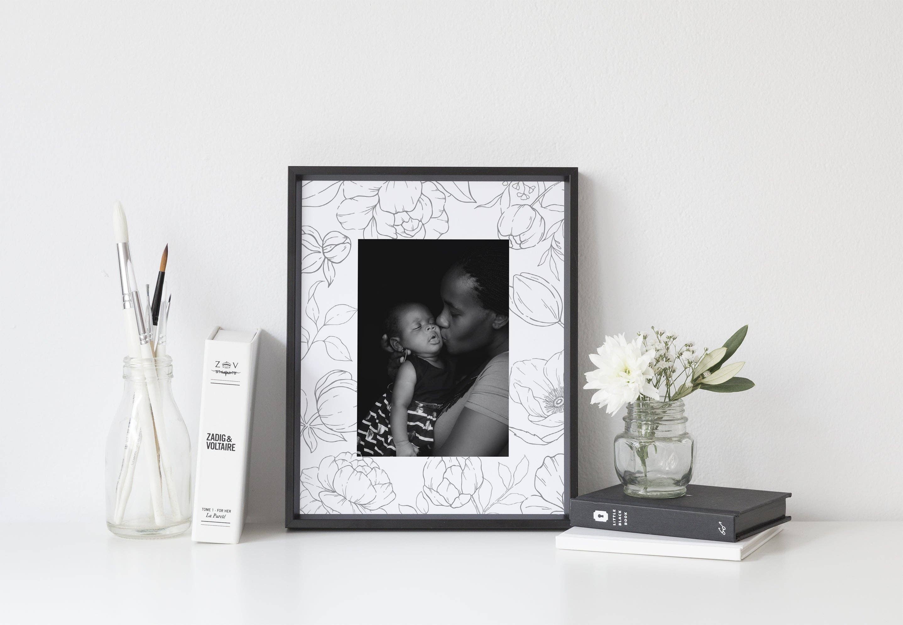 Mat & Ink – wholesale Bildram – Svart Blommig Minimalistisk Fotomatta1