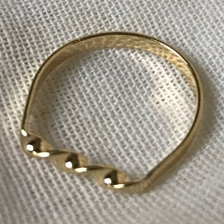 Anello Twist II per la vendita all'ingrosso da parte di MaïMaï Bijoux