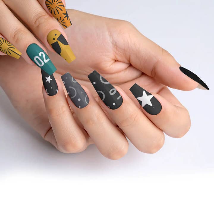 FYNE BODY - Wholesale Press-on/fake nails - Midnight Sparkle Black Magic Press-On Nails29