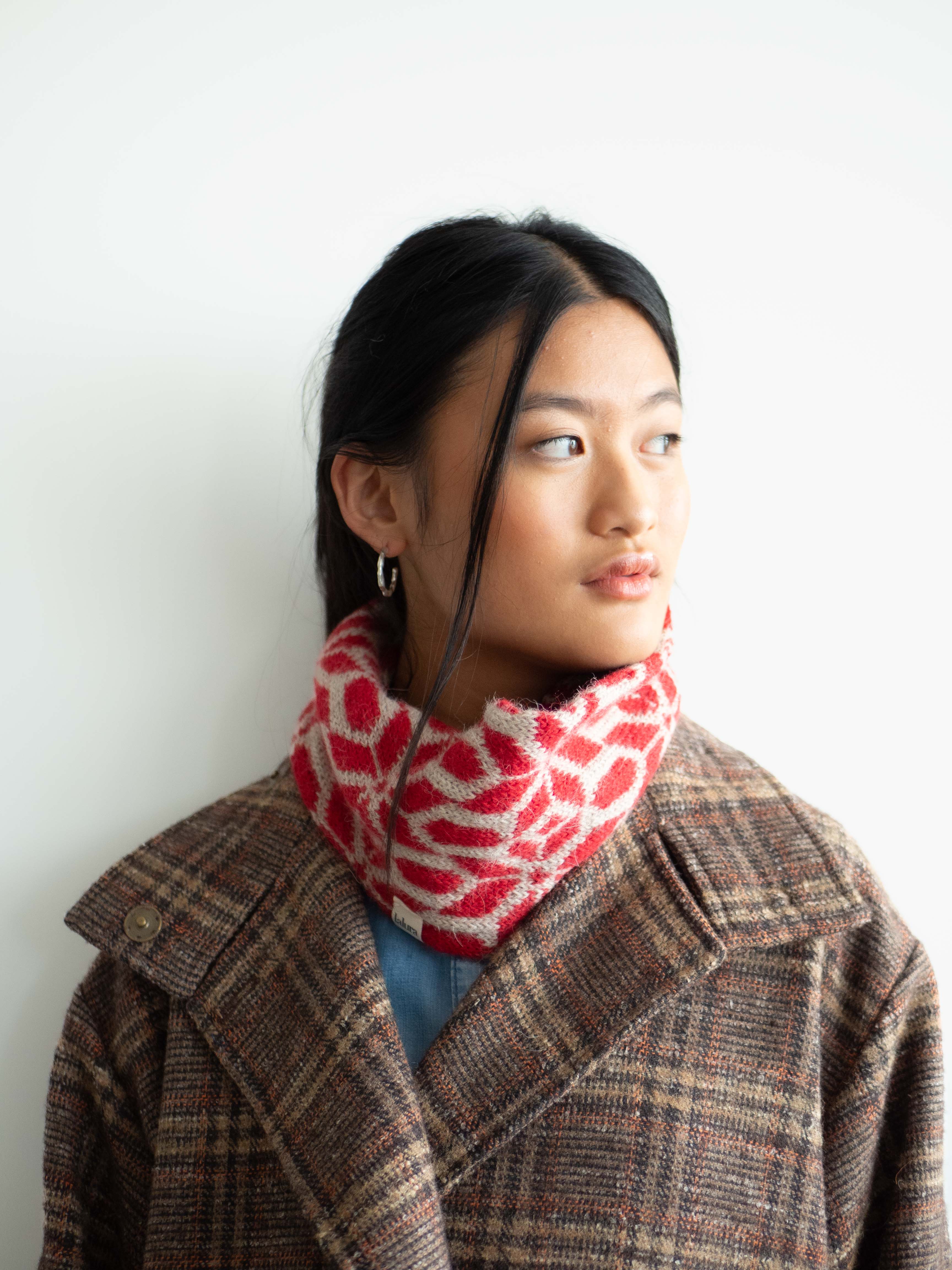 Lalura - Wholesale Scarf - Women's - Tessellated stars neck red5