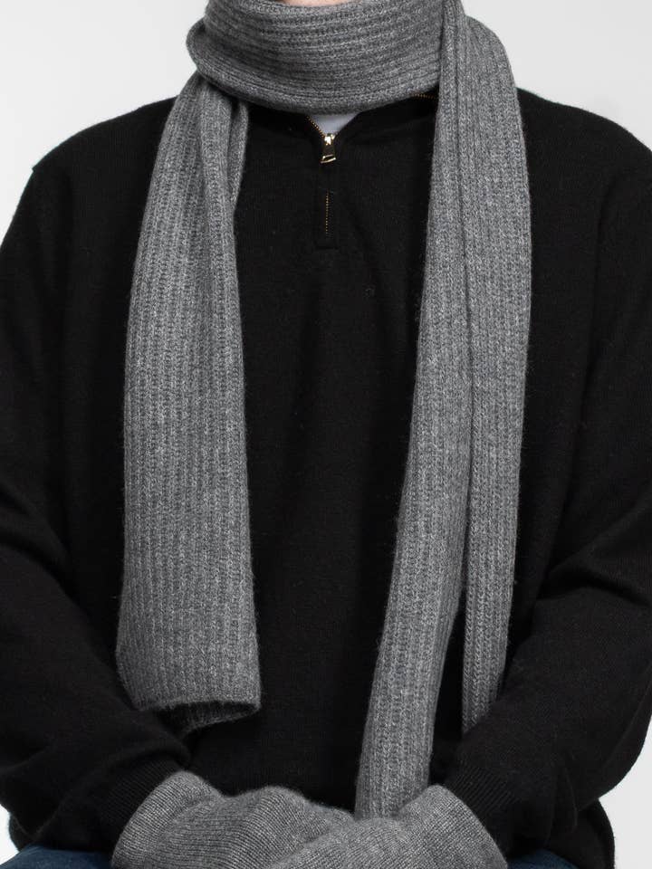 Écharpe Ox Haven - Gris cendré - Unisexe pour la vente par Oxford Meadow Cashmere