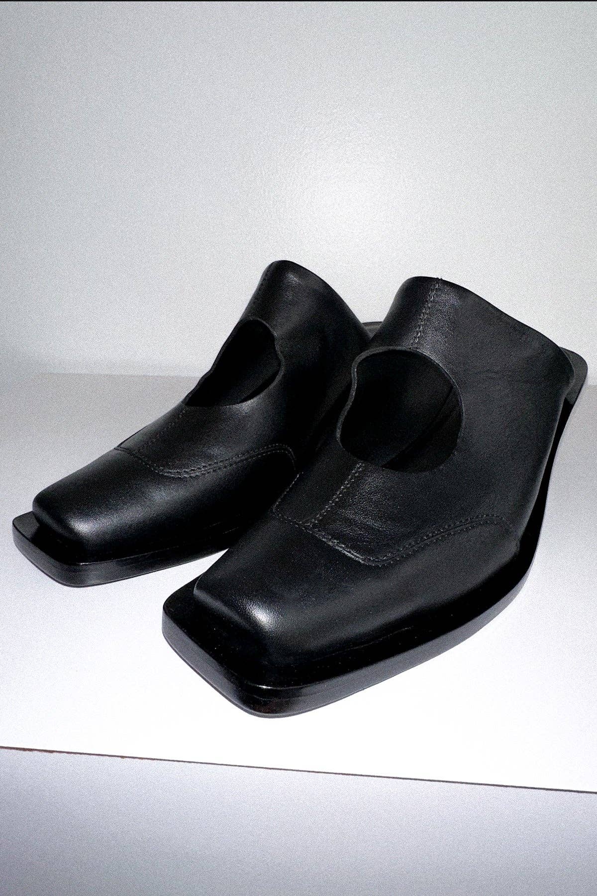 Circle Mule in Black for wholesale on Faire2