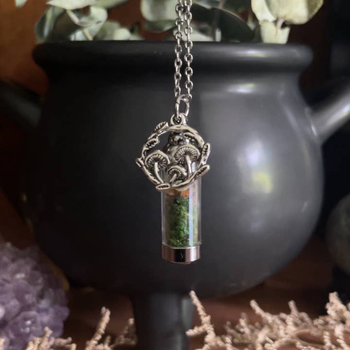 Moondust and Raven - Vendita all'ingrosso Collana con ciondolo/pendaglio - Collana con amuleto Forest Spell Jar, gioielli in cristallo da strega