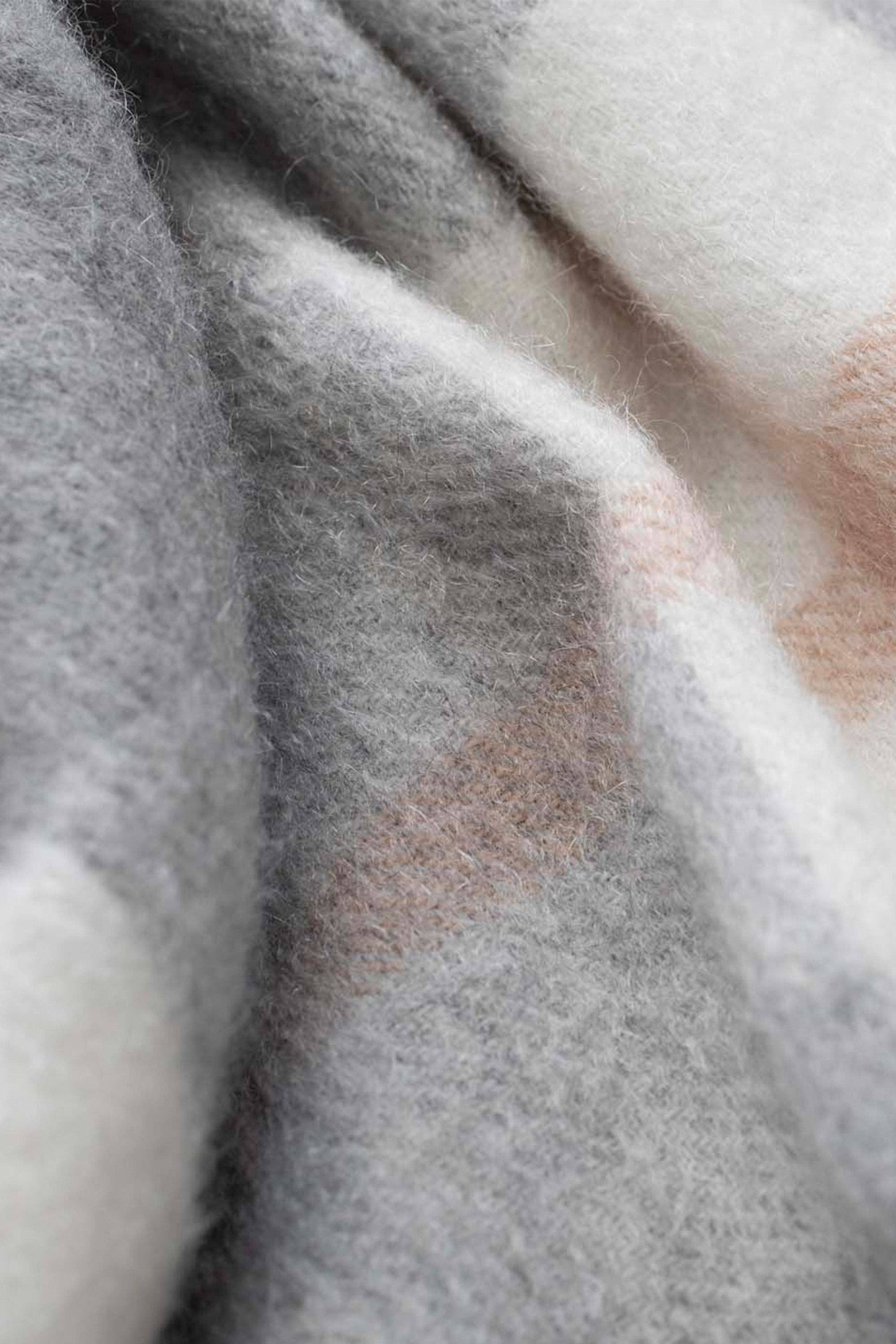 Kiltane - Wholesale Scarf - Unisex - Made In Scotland Contemporary Check Cashmere Stole - Grey3