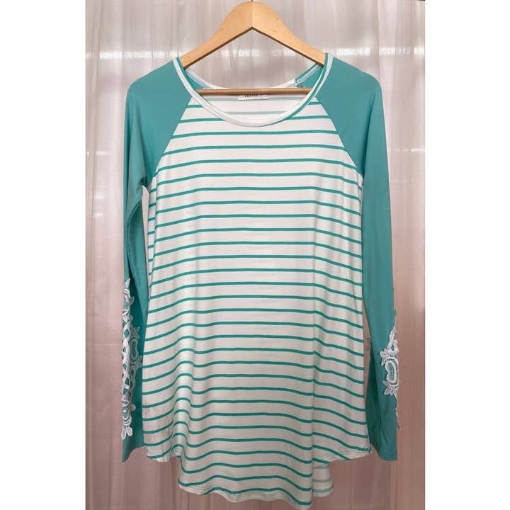 Reglan striped top with laced sleeves for wholesale by Reborn J