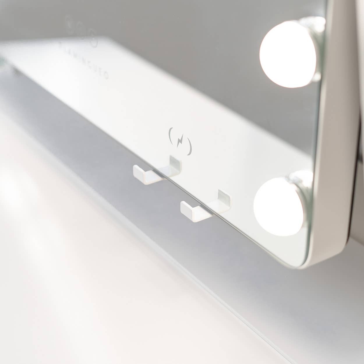 Flamingueo - Wholesale Vanity Mirror - Mirror with 15 Hollywood LED lights, three light modes, touch control, rounded corners and tiltable8