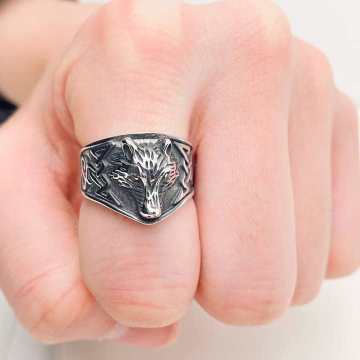 Mio Queena - Wholesale Signet Ring - Vintage Celtic Wolf Head Stainless Steel Ring - MJ/MR