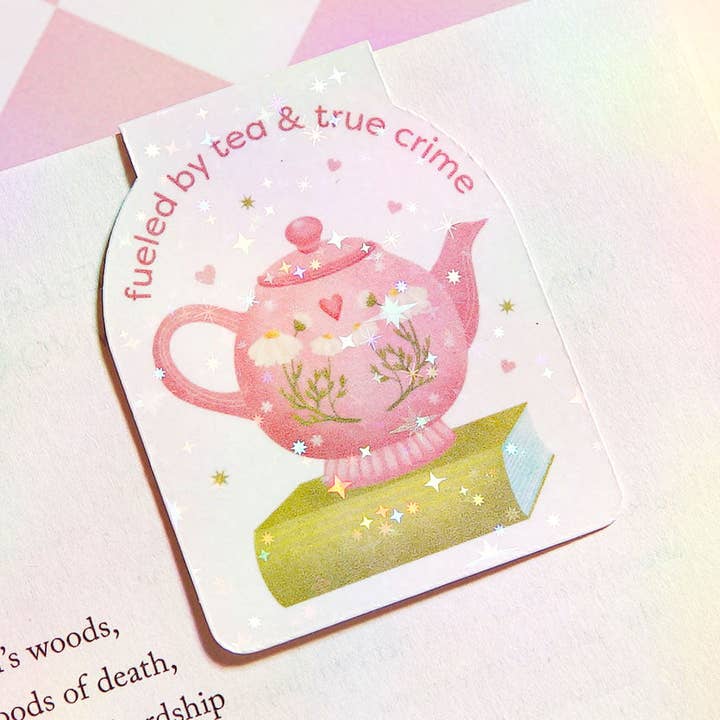 Propulsé par le thé et les faits divers | Marque-page magnétique pour la vente par Cheeky Peach Designs