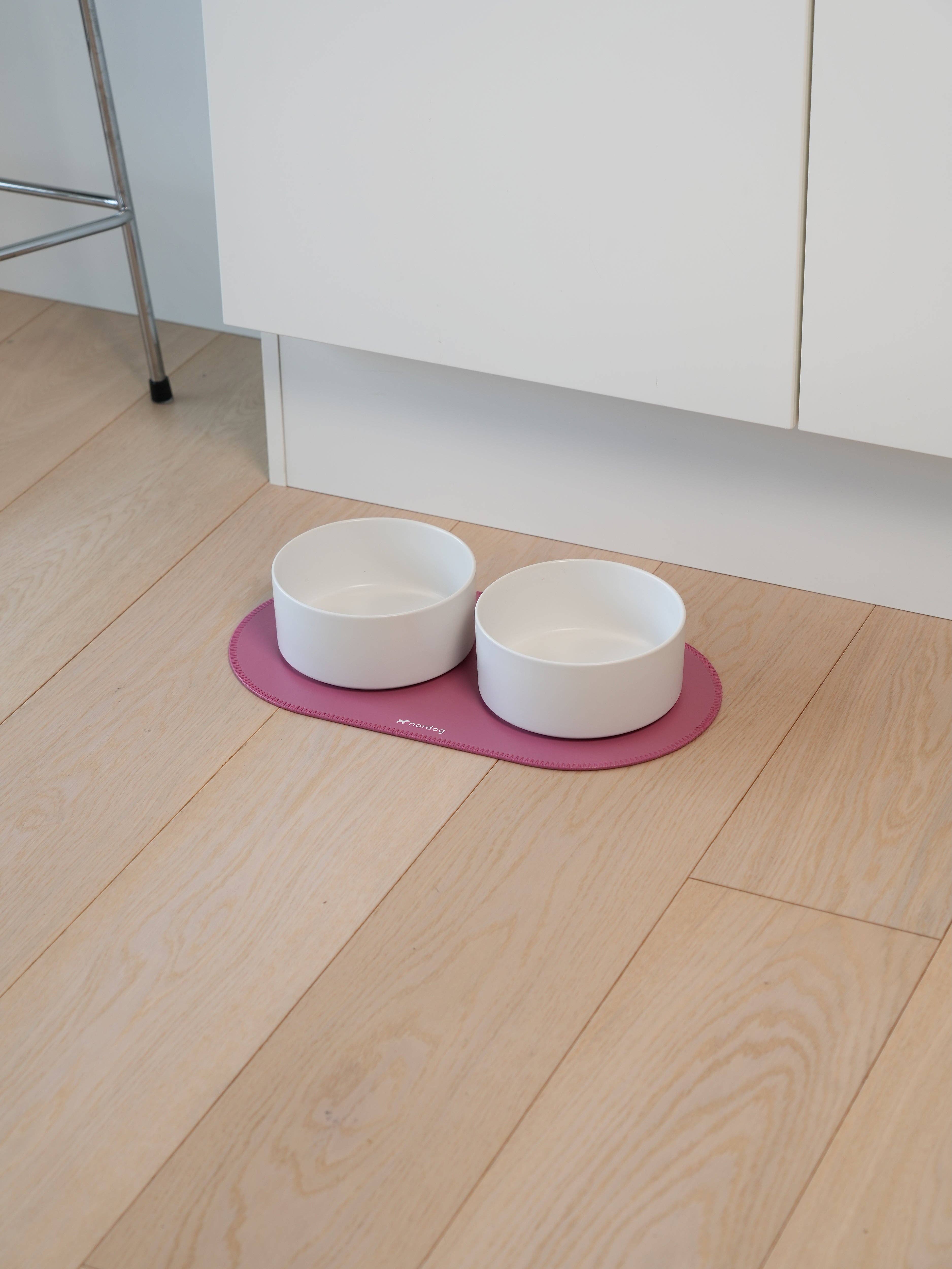Nordog – wholesale Pet food mat – Dog – Placemat for dog bowls (pink, round)1