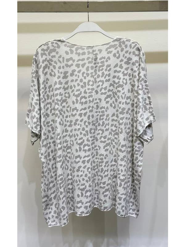 VENTI6 - Wholesale Shirt - Women's - LEOPARD PRINT V-NECK BOYFRIEND TOP (501520-LEOPARD)2