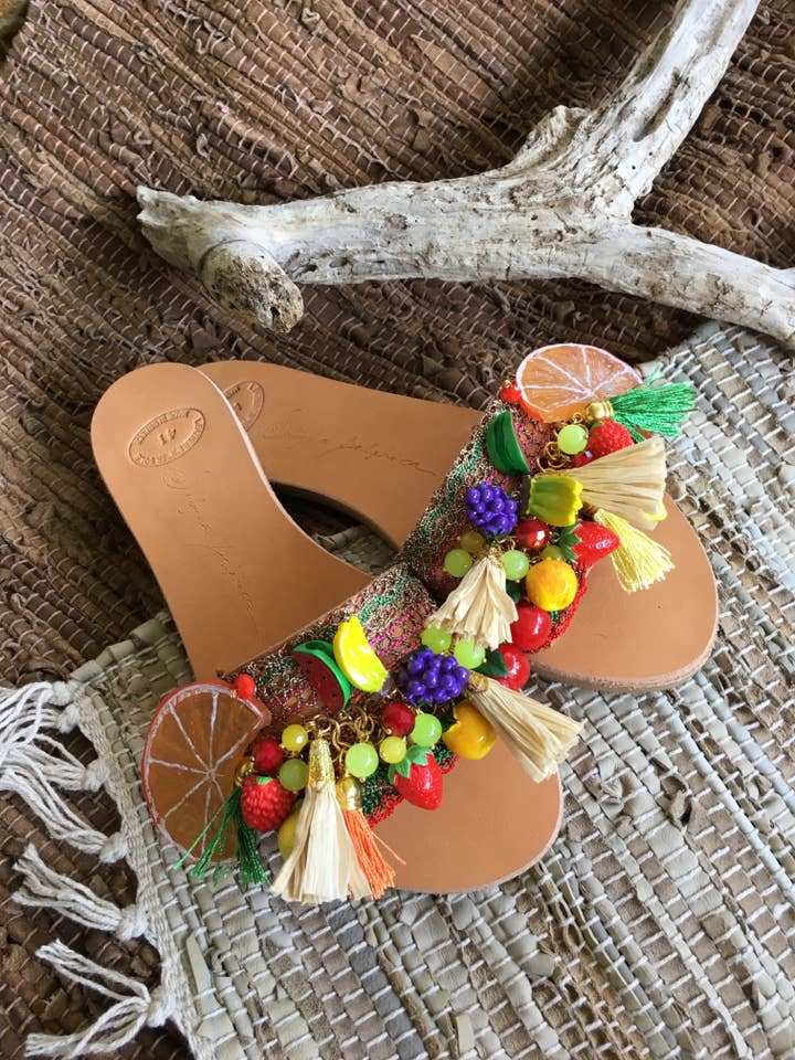Lædersandaler udsmykket med frugter og krystaller for engroshandel hos SIBYLLADELPHICA