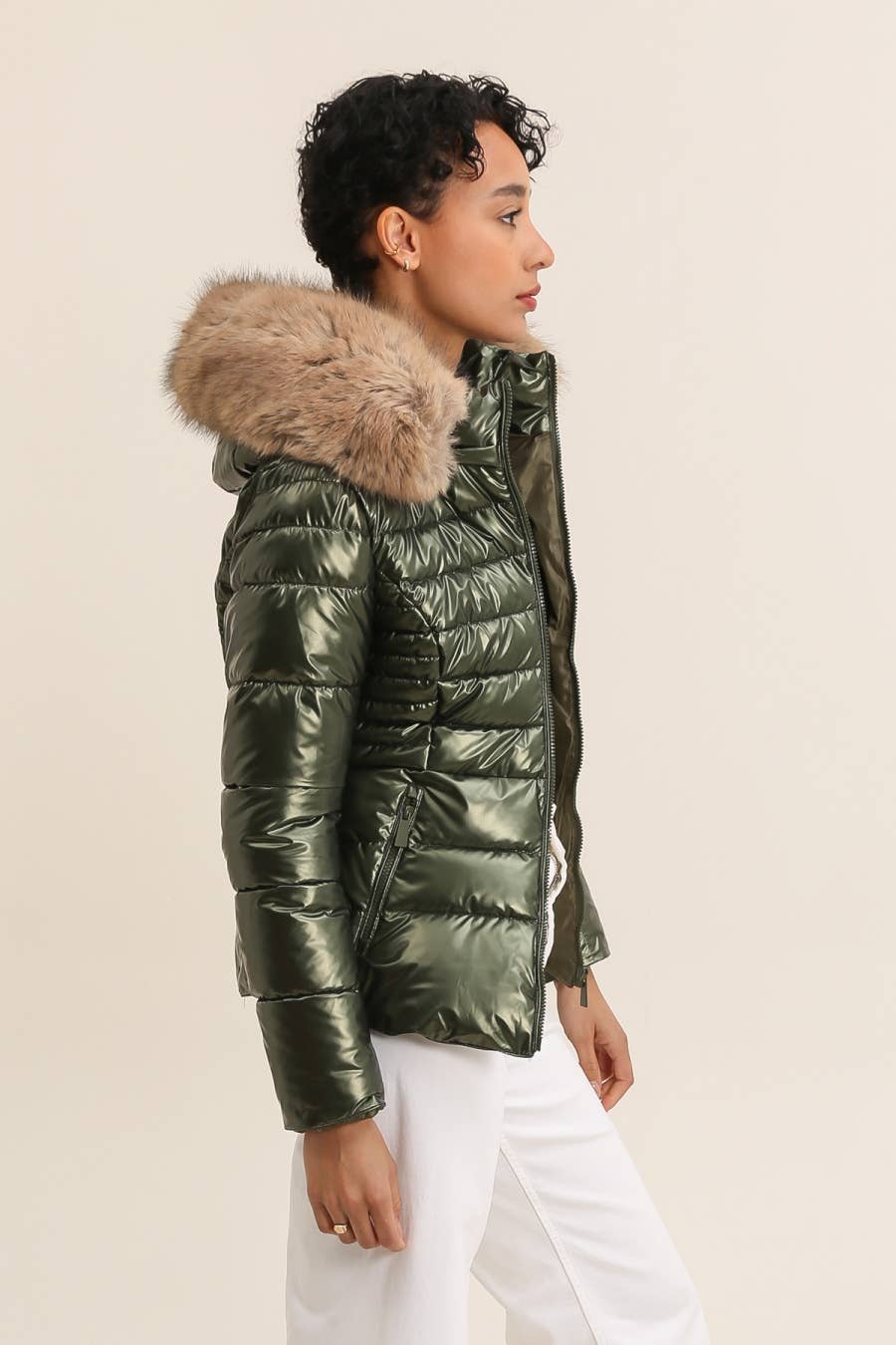 Attrait Paris - Wholesale Jacket - Women's - Metallic short puffer jacket with faux fur hood34
