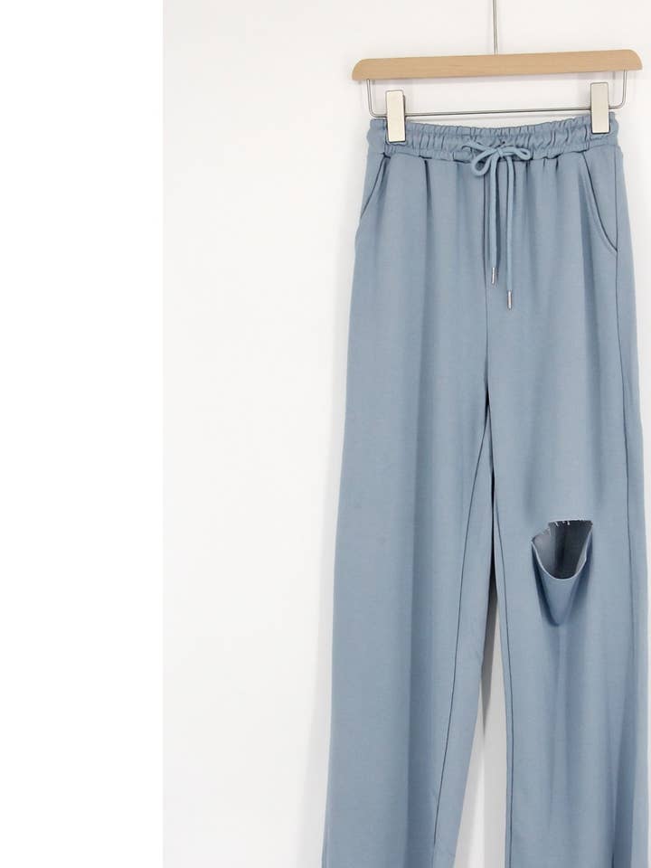 Sweet Generis - Wholesale Athletic sweatpants/jogging bottoms – Women's - RAW CUT WIDE LEG JOGGER SWEATPANTS WITH KNEE RIP0