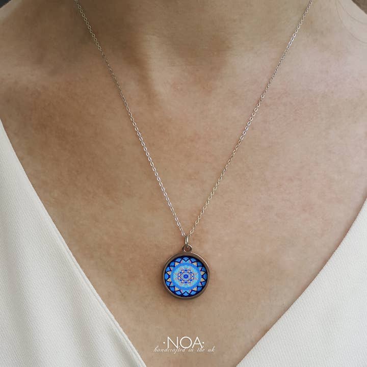 Collar redondo pequeño de acero inoxidable y nogal para venta al por mayor de Noa Jewellery