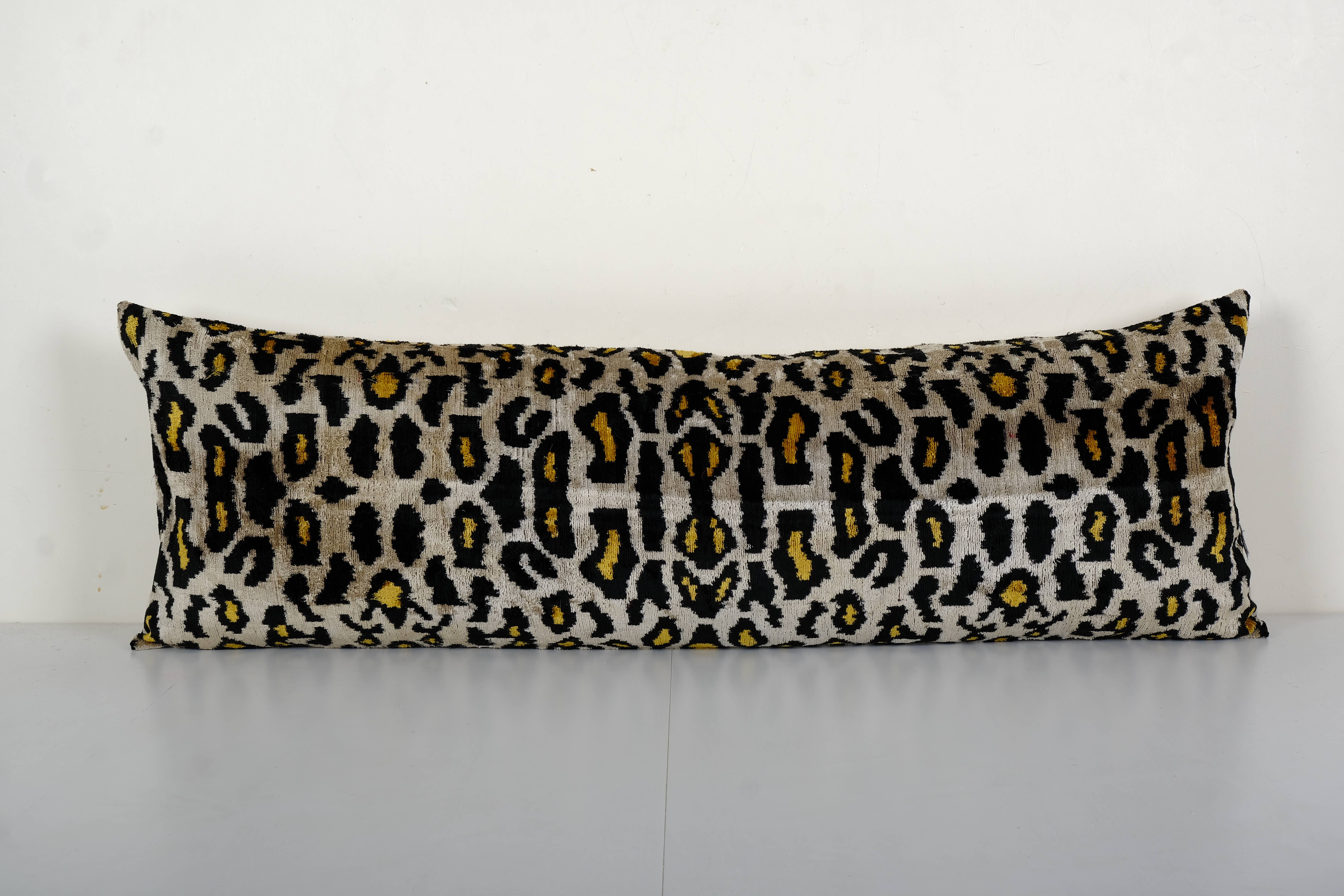 Vintage Pillows Store - Wholesale Lumbar Pillow - Leopard Ikat Velvet Bedding Pillow, Silk Long Lumbar Cushion1