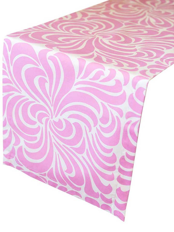 chemins de table en tissu imprimé rose orchidée Nouveau pour la vente par Hen House Linens