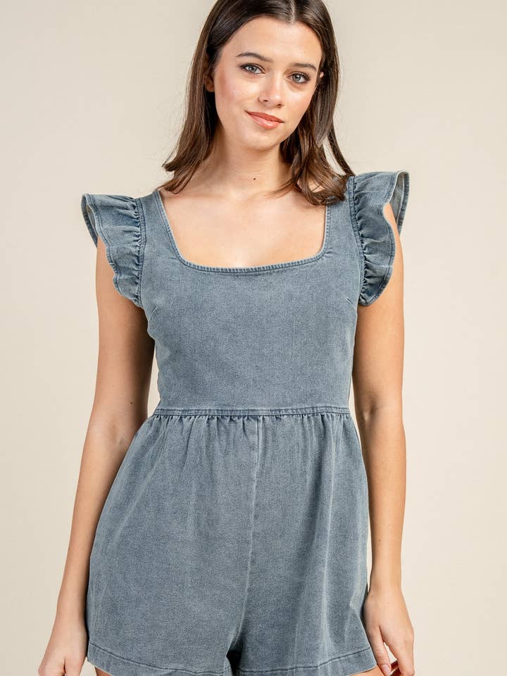 Combinaison en jean BJ7341S avec épaules à volants pour la vente par BEIVY & COLLABO