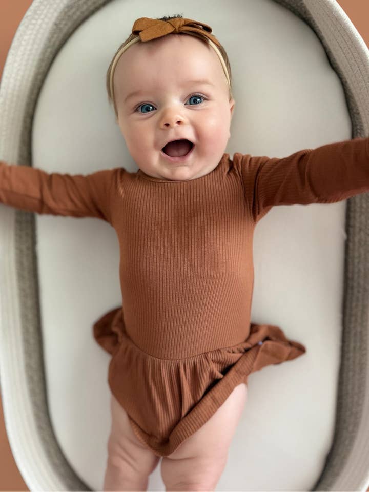ESPRESSO LÅNGÄRMAD DRÖMKLÄNNING MED BODYSUIT för wholesale av Dream Big Little Co.