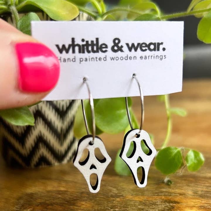 Halloween dingler. Træskrigansigt for engroshandel hos Whittle and Wear