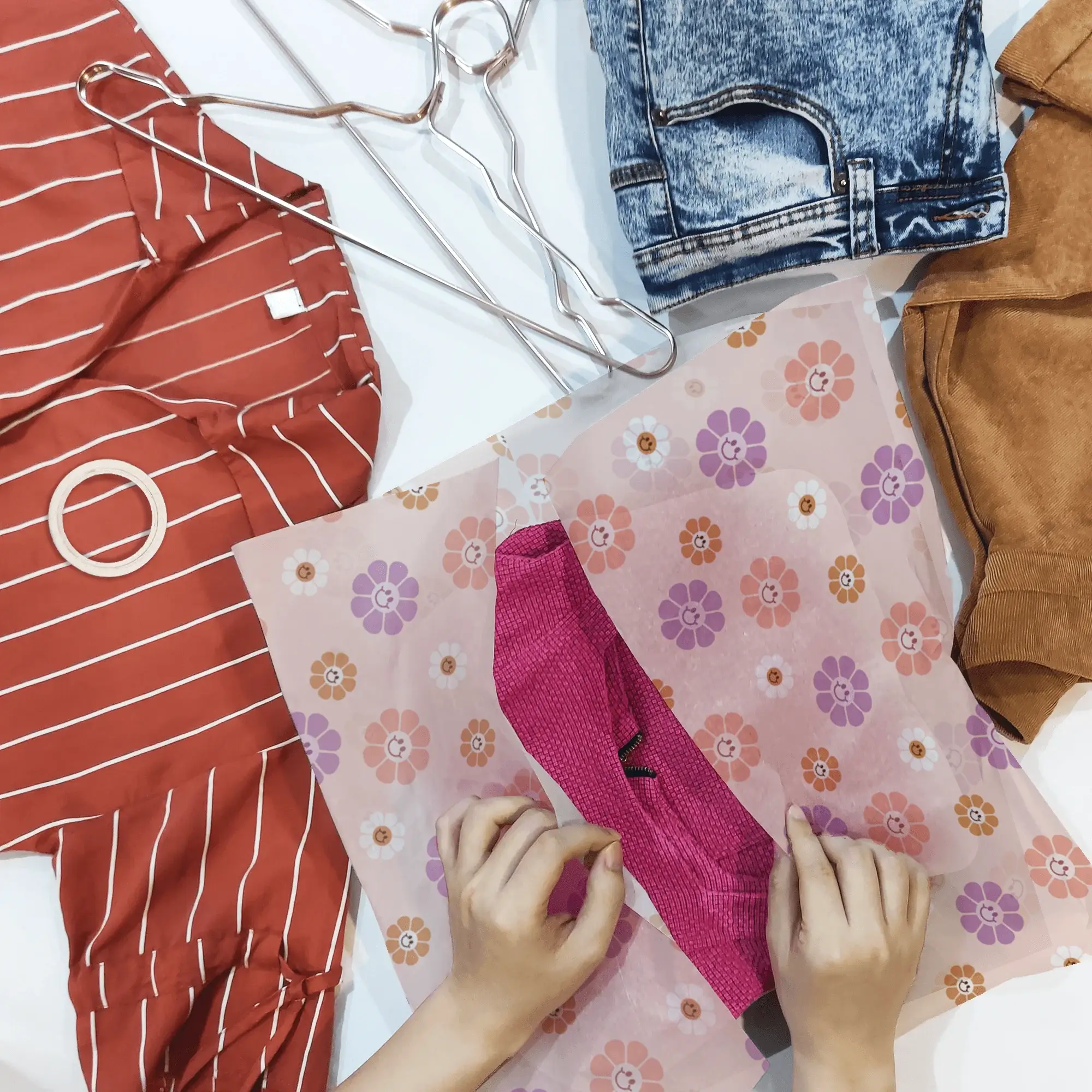 Eleven Fashion – Großhandel Seidenpapier – Bedrucktes Seidenpapier von Groovy Flowers für Geschenktüten6