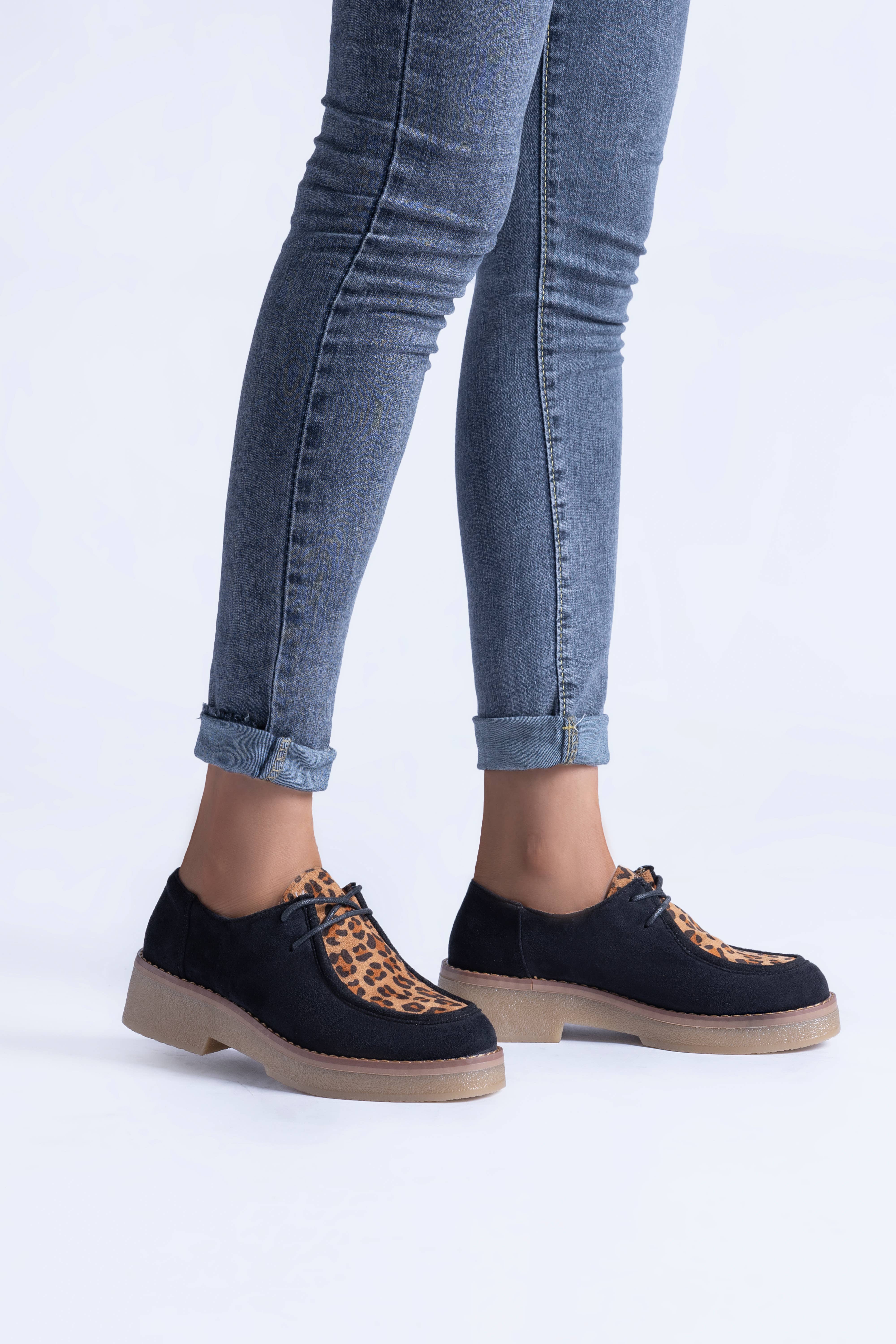 C'M PARIS - Wholesale Loafers - Women's - Platform Wallabee Style Lace-Up Shoe 682701
