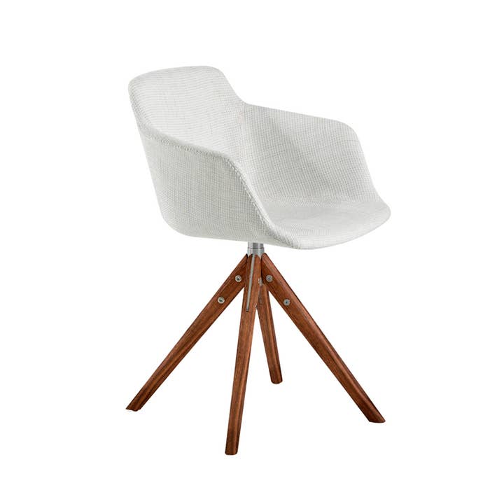 Chaise de salle à manger pivotante, tissu beige et pieds en frêne coloris noyer pour la vente par ANGEL CERDA