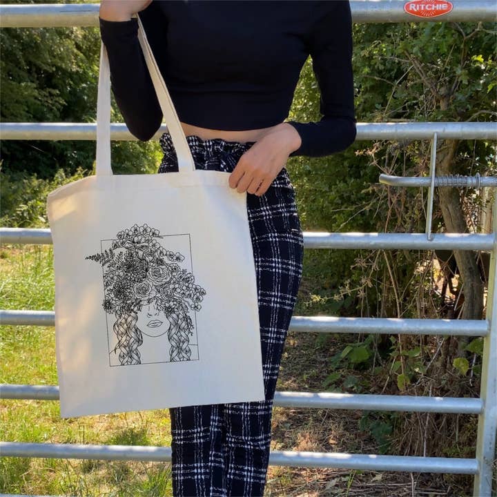 Kvinde Flower Crown naturlige bomuld mulepose for engroshandel hos Jodie Moulson Art & Design