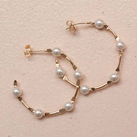 Päron örhängen | Pearl Hoops | Pearl Open Hoops (K53) (K81) för wholesale av MIA Jewelry