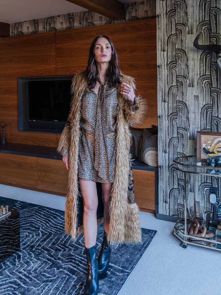 Jennafer Grace - Wholesale Fur/faux fur coat – Women's - Penny Deluxe Oro Blossom Fawn Faux Fur Trim Coat4