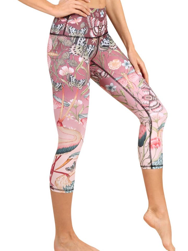 Jolie en rose imprimé cultures de yoga pour la vente par Yoga Democracy