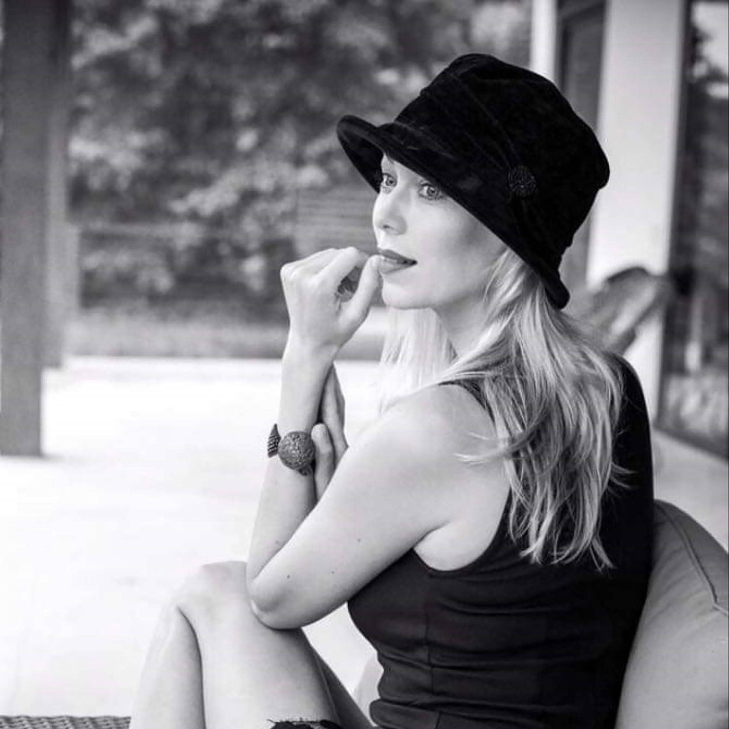 Peak & Brim Hats – Chapéu cloche - Mulher por atacado – Chitty Small Brimmed Senhora Cloche Style Chic Black4