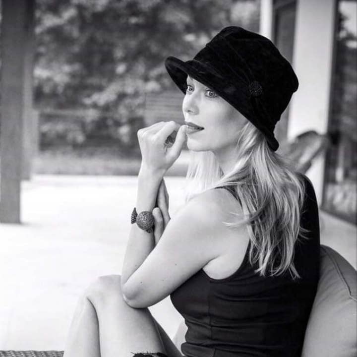 Peak & Brim Hats – Chapéu cloche - Mulher por atacado – Chitty Small Brimmed Senhora Cloche Style Chic Black4