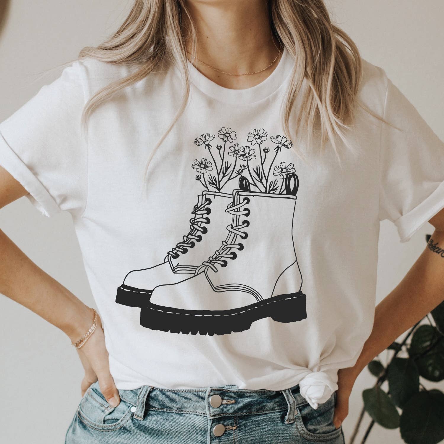 Makayla Grace – wholesale Screen printed t-shirt – Women′s – Floral boots graphic tee