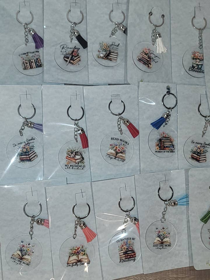 Porte-clés en acrylique - J'aime lire pour la vente par So Sweet of You