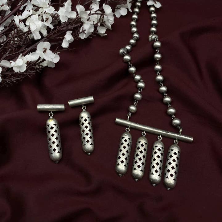 Conjunto de Colar de Prata Oxidada Antiga com Pendente de Treliça por atacado de Quirky Fashions