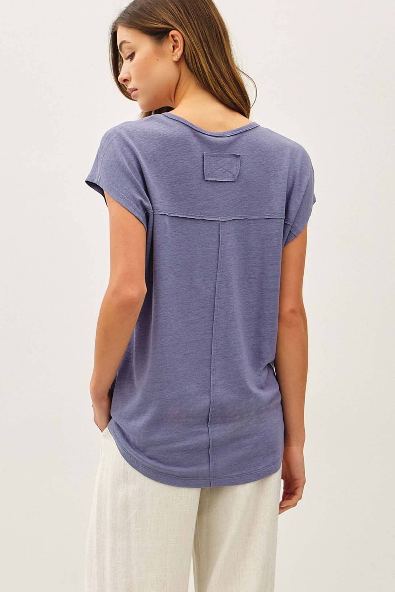 Be Cool - Wholesale T-Shirt - Women's - BACK RAW EDGE DETAILED V-NECK LINEN TEE 6