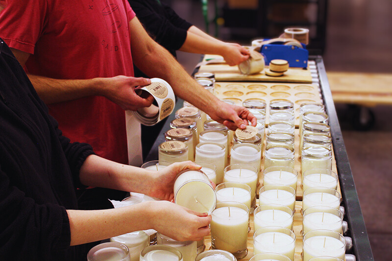 Kalamazoo Candle Company - Vente Bougie en bocal - Bougie en soja à l'eucalyptus 10oz - Coulée à la main au Michigan4