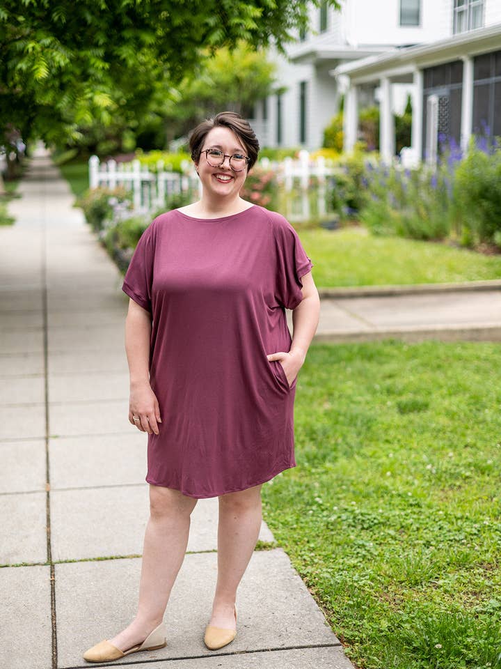 Knieriem Designs - Wholesale Dress - Women's - Short Sleeve Merlot Knit Dress w/Pockets in Rayon Lycra