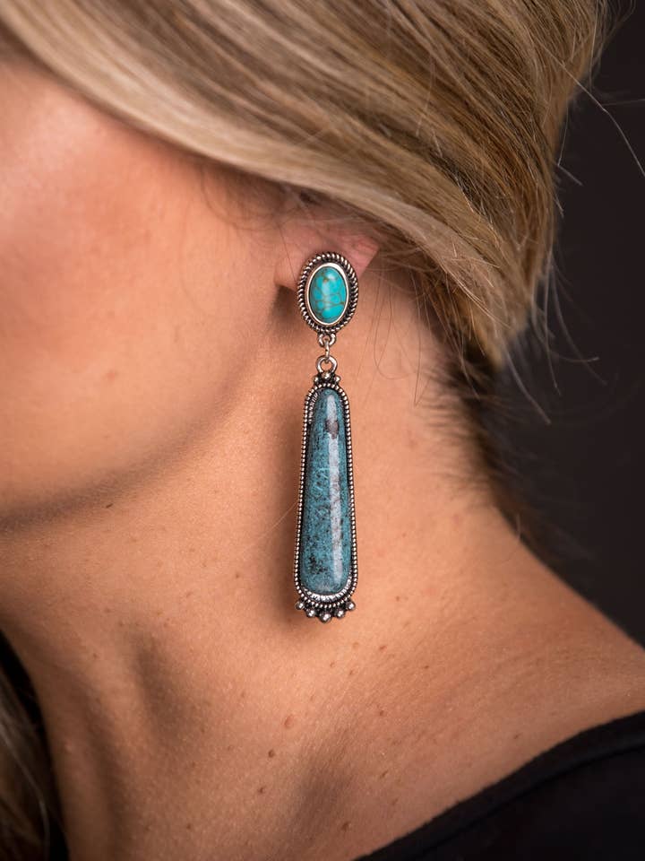 VENTE ! Boucle d'oreille ronde en turquoise avec turquoise allongée pour la vente par West & Co.
