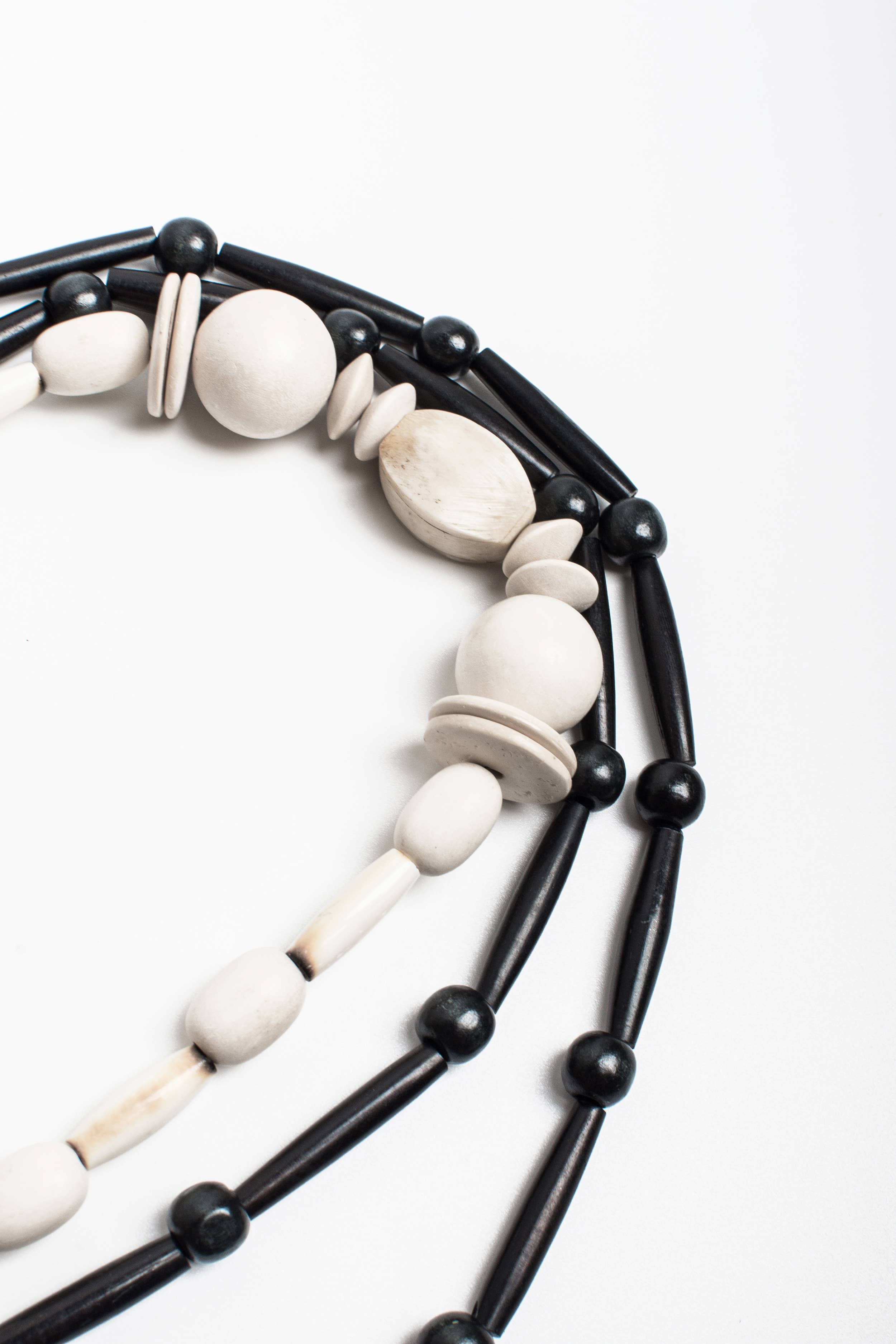 MAISON ATLAS - Wholesale Beaded/Pearl Necklace - Handmade Necklace / Bone2