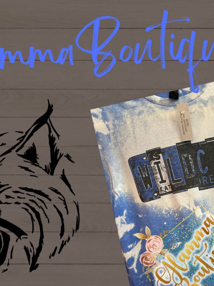 T-shirt Wildcats avec plaque d'immatriculation pour la vente par Glamma Boutique