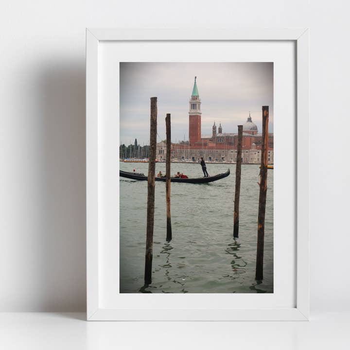Impression photographique d'art de Venise, Italie : Gondole dans la lagune vénitienne pour la vente par Mo & Paul Photography