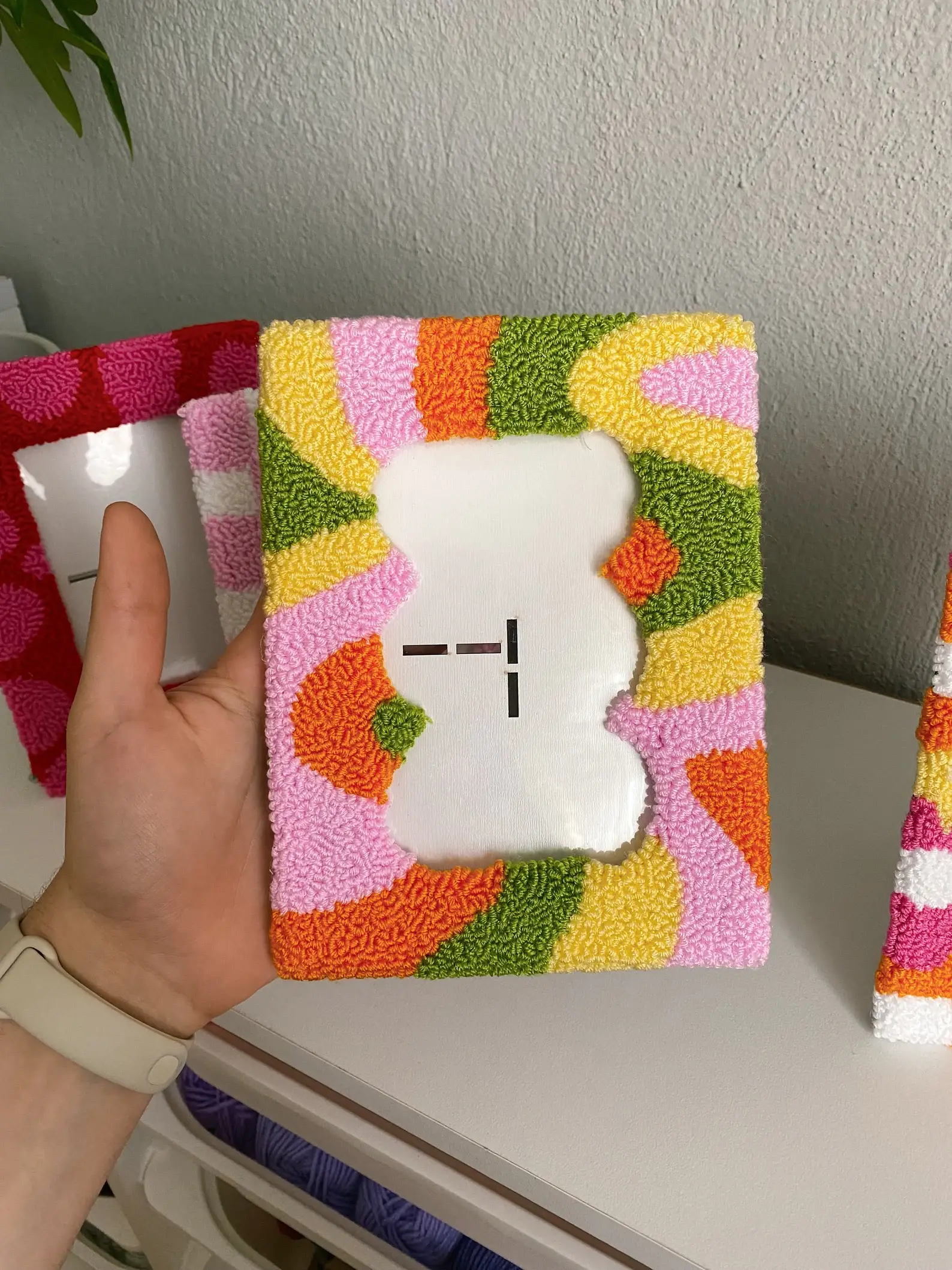 Mudita Rug Studio – wholesale Bildram – Handgjorda ramar med punch needle-teknik2