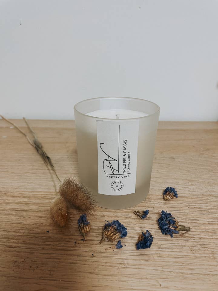 Bougie parfumée de luxe - Wild Fig & Cassis pour la vente par Pretty Vibe