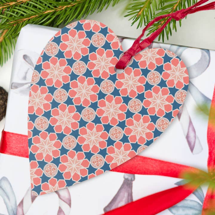 Décorations de Noël en bois - Mashup arabesque géométrique en rose pour la vente par The Shamal
